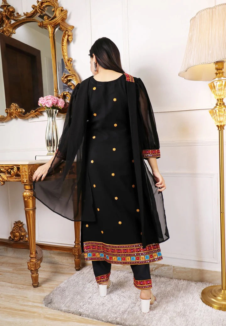 Soulika Embellished Thread Work Kurta with Trousers & Dupatta